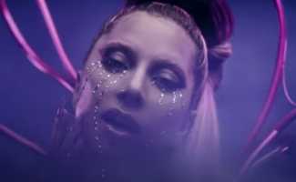 Lady Gaga, Ariana Grande – Rain On Me Смотреть онлайн