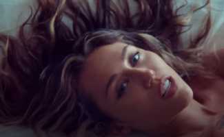 Miley Cyrus – Jaded клип смотреть