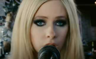 Avril Lavigne – Bite Me смотреть клип
